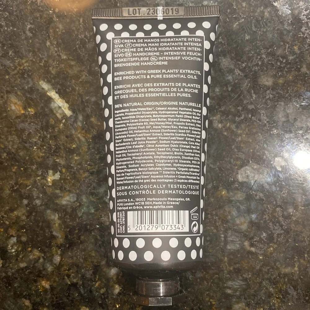 APIVITA All natural Honey soap bar and hand cream - Picture 5 of 6